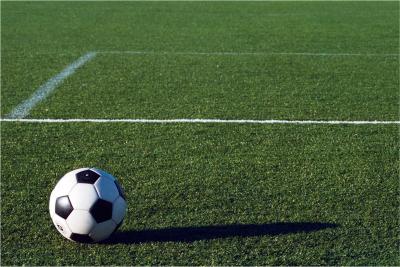 Clube de futebol é condenado a indenizar torcedores do rival que tiveram carro depredado por torcida